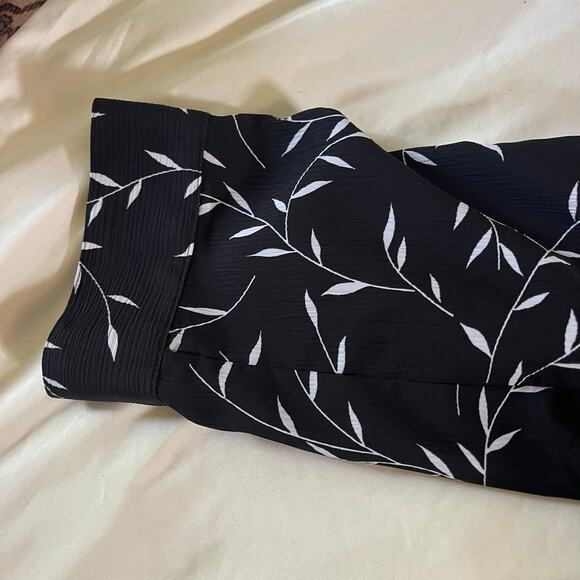 NWT Black Leaf Print Button Up Shirt Women's Plus Sz 2X - Picture 3 of 9